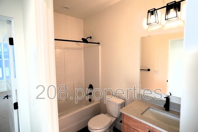 Building Photo - 525 E Violets Cv Ln