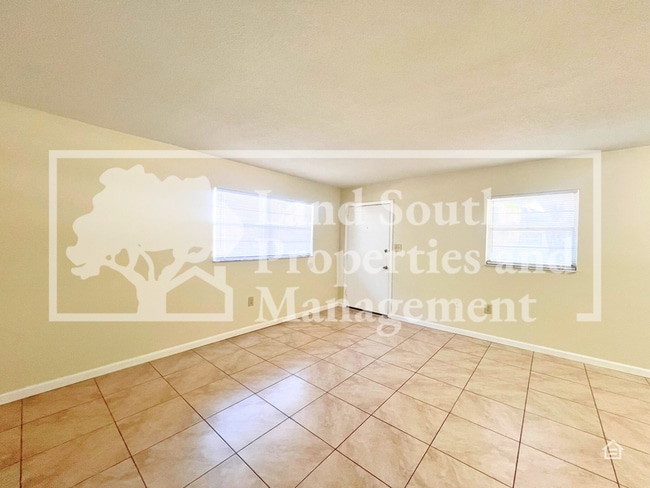 Building Photo - 713 Johnson Ave