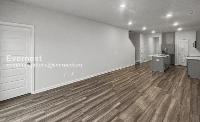 Building Photo - 3 Bed/2.5 Bath Townhome with Garage / Pet-Friendly / Available Now!