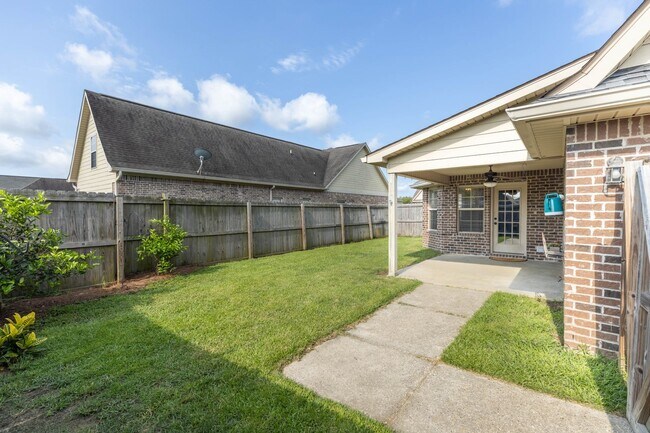 Building Photo - 515 Palm Breeze Dr