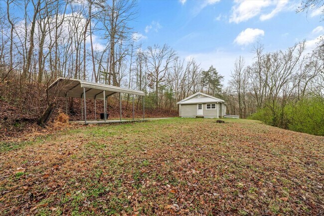 Building Photo - Harriman 37748 - Charming 2-bedroom, 1.5-bathroom Home nestled on 3.8 acres of woods - Contact Ch...