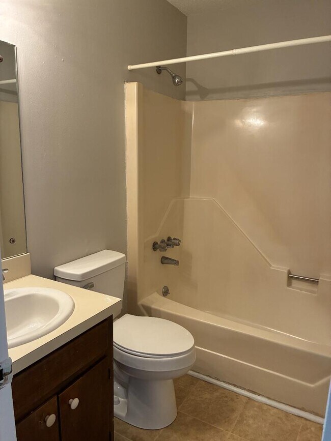 Building Photo - 2105 Cotton Cir