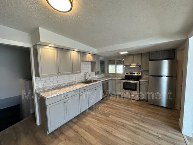 Building Photo - 2928 W Lehi Dr