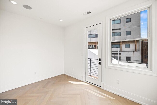 Building Photo - 1709 21st St NW