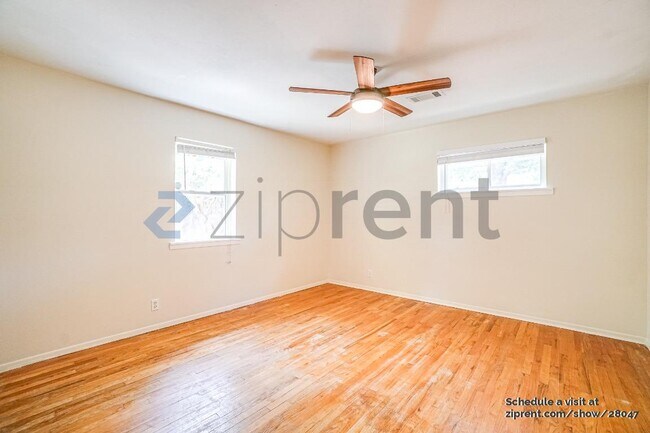 Building Photo - 1201 Ravenwood Dr