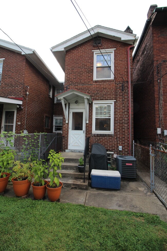 Building Photo - 365 S Evaline St