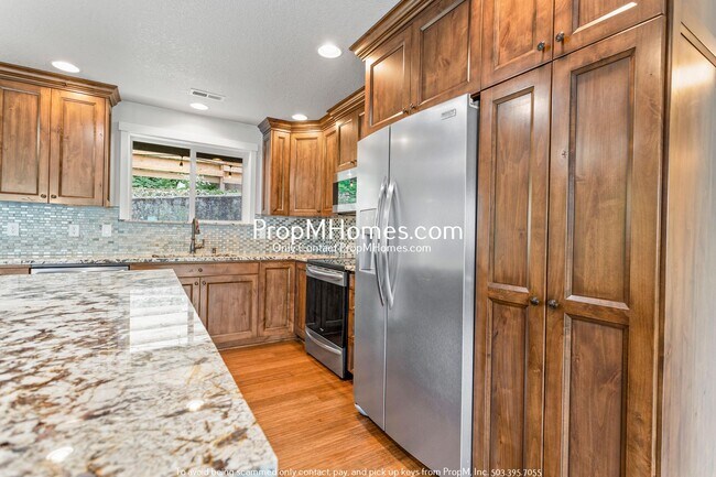 Building Photo - Vibrant Four-Bedroom Country Retreat with ...