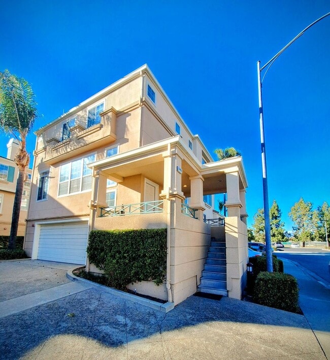 Building Photo - Beautiful 3bd Tri-level Home With Pool, Playground, & More!