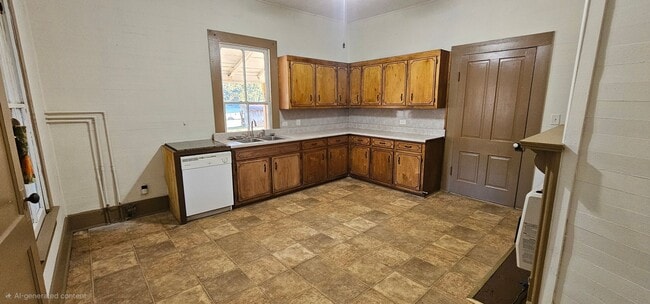Building Photo - Enjoy a piece of history in this Vintage F...
