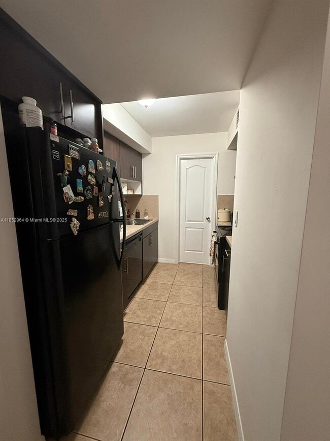 Building Photo - 13 S Royal Poinciana Blvd