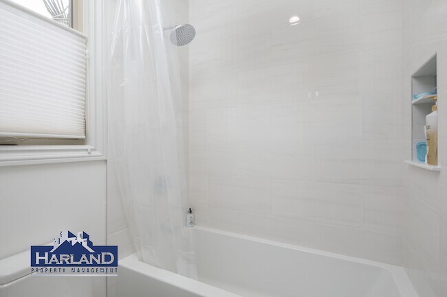Building Photo - 760 Bonair Pl