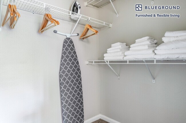 Building Photo - 1745 Nantucket Cir