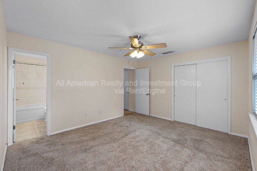 Building Photo - 137 Deville Dr