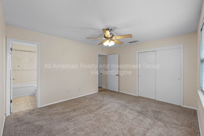 Building Photo - 137 Deville Dr