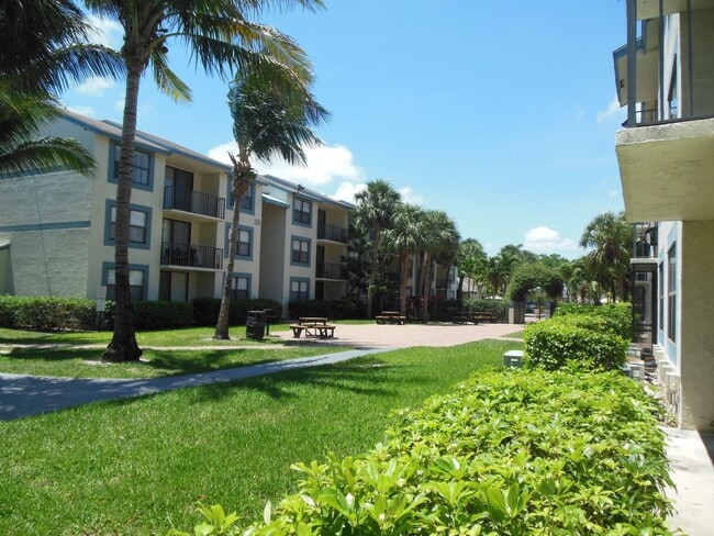Building Photo - TWO BEDROOM TWO BATHROOM!!  WATERFRONT COMMUNITY