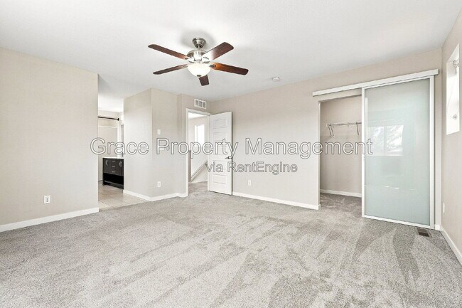 Building Photo - 10229 Southlawn Cir