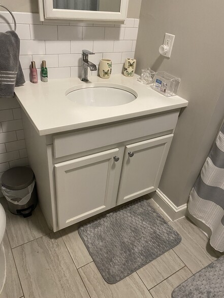 Building Photo - 500 S Center St