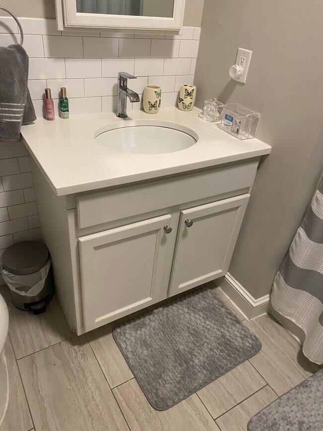 Building Photo - 500 S Center St