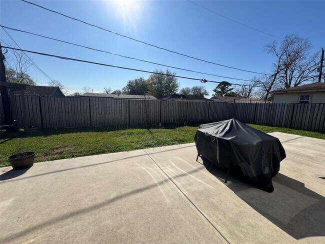 Building Photo - 1110 Hector Ave