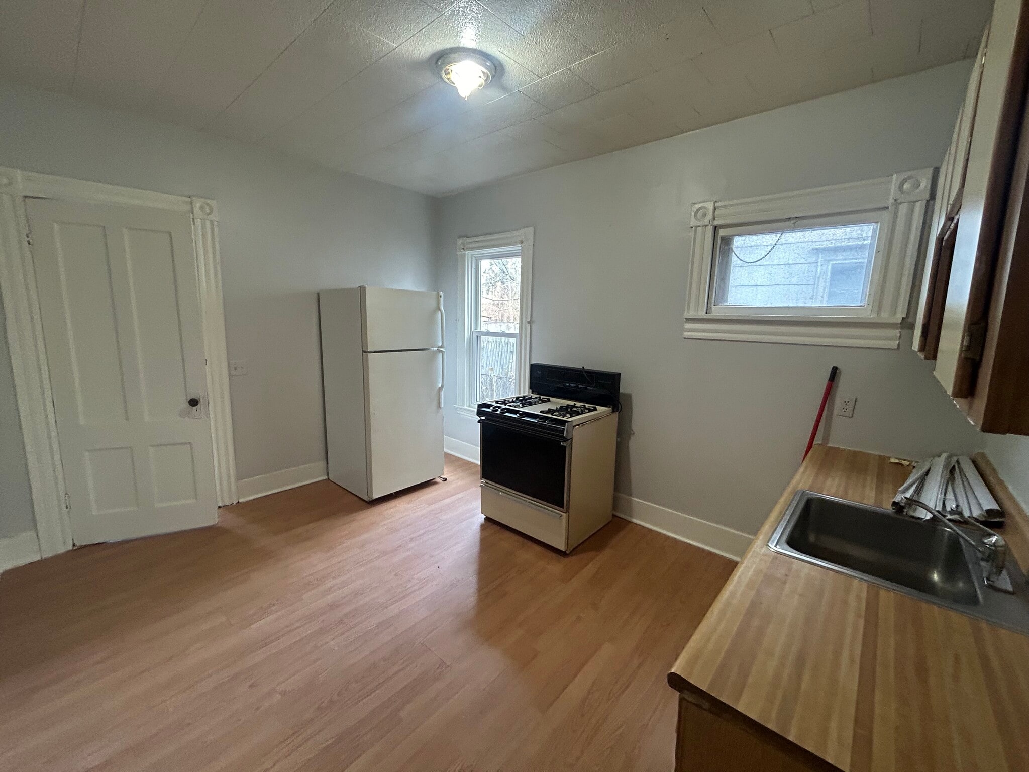 Building Photo - 121 Elba St