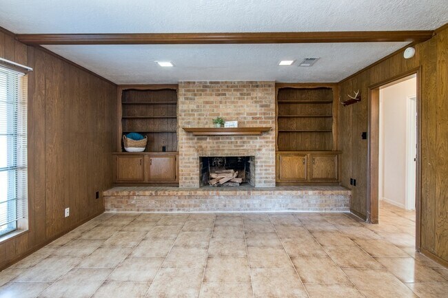 Building Photo - 1830 Baker Dr