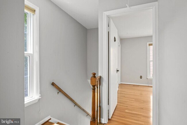 Building Photo - 2514 S Walter Reed Dr