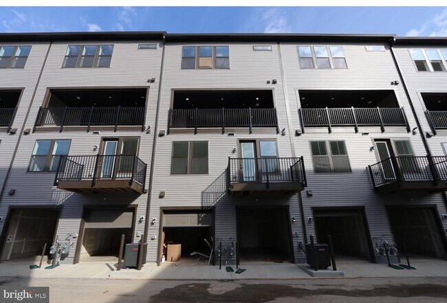 Building Photo - 117 E Cromwell St