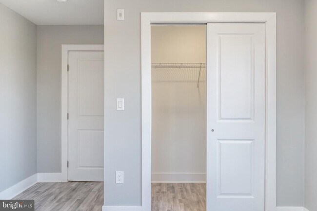 Building Photo - 2500 N Mascher St