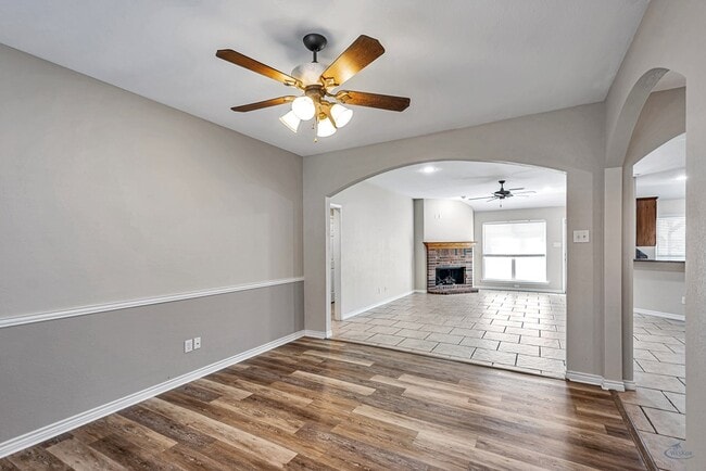 Building Photo - 5409 San Saba Ct
