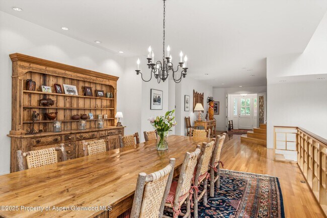 Building Photo - 431 W Hopkins Ave