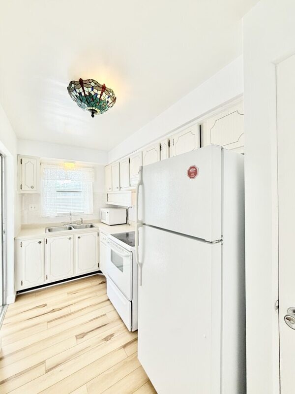 Building Photo - 445 32nd Ave N