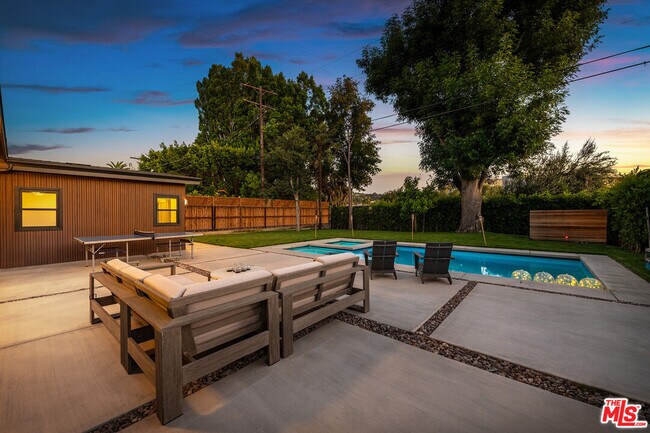 Building Photo - 13542 Valleyheart Dr N