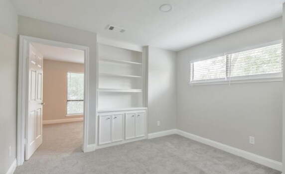 Building Photo - 2119 Woodstream Dr