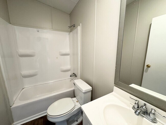 Building Photo - Myrtle Beach - 3 Bedroom / 2 Bathroom Manufactured Home