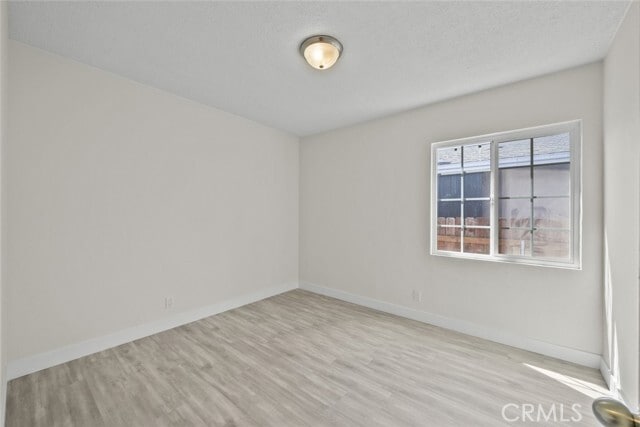 Building Photo - 5040 N Lyman Ave