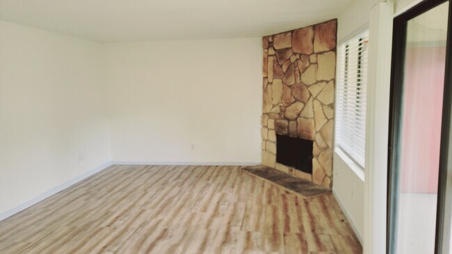 Livingroom - 16245 NE 12th Ct