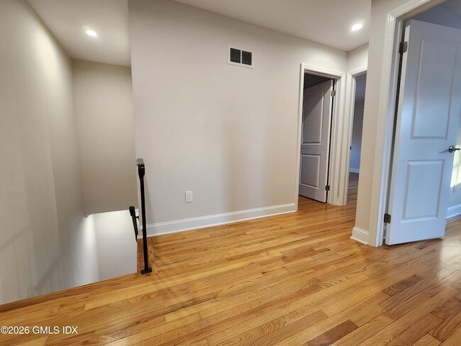 Building Photo - 96 Valley Rd