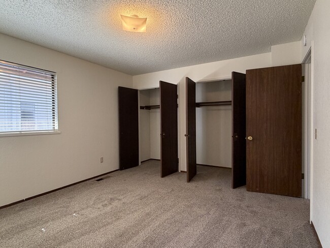 Building Photo - 2214 Myrtle Avenue