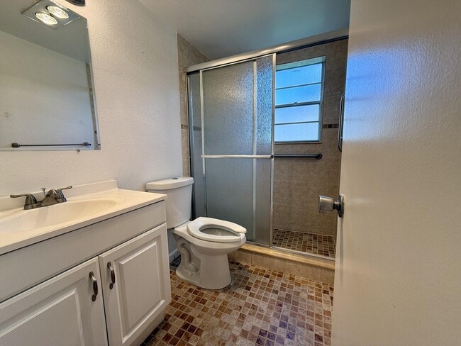 Building Photo - 28 Easthampton B