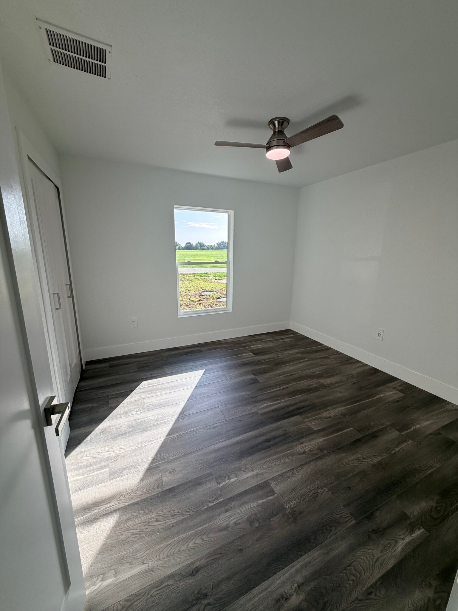 Building Photo - 7016 Golf Club Dr