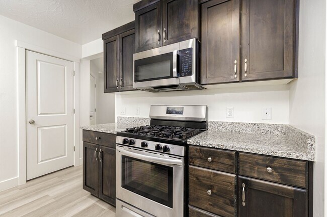 Building Photo - Beautiful Desert Canyon 4 Bedroom / 2.5 Bathroom / 2 Car Garage available NOW