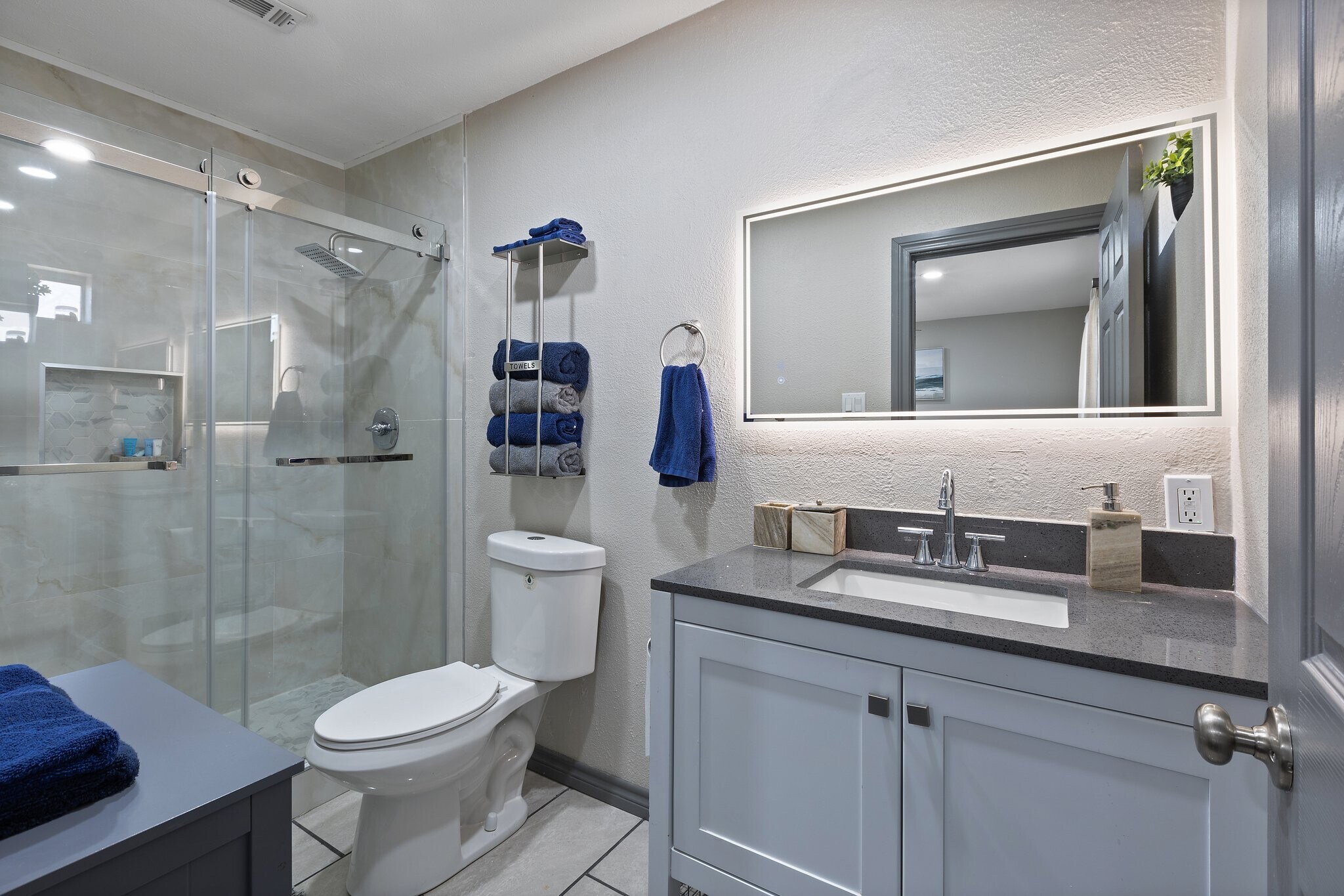 Building Photo - 1047 Eldorado Ave