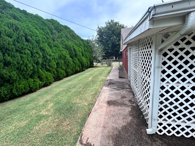 Building Photo - 504 Holbrook Cir