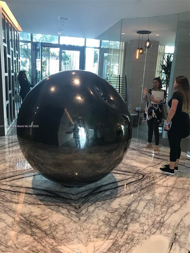 Building Photo - 650 NE 32nd St