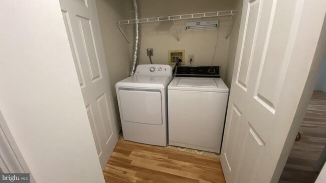 Building Photo - 6015 Rock Glen Dr