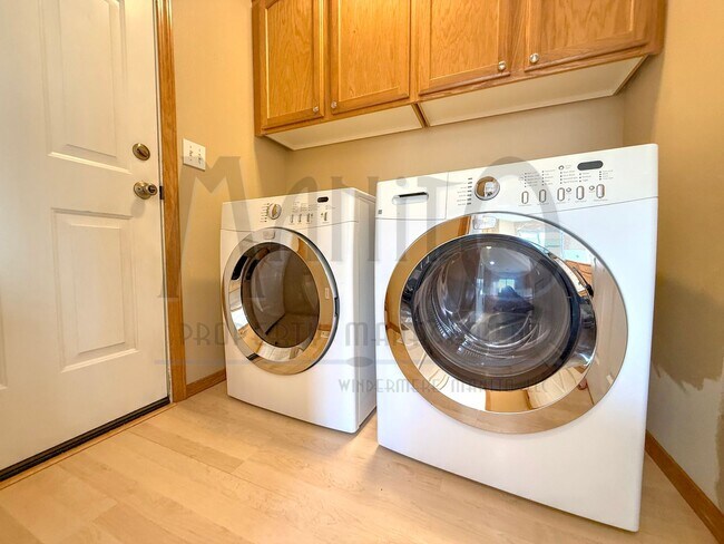 Building Photo - **MOVE-IN SPECIAL** Beautiful Private Comm...