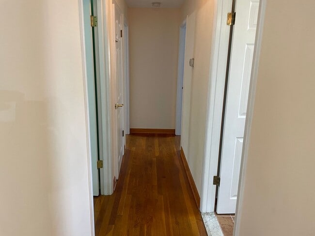 Building Photo - Single Family Home For Rent in North Kingstown!