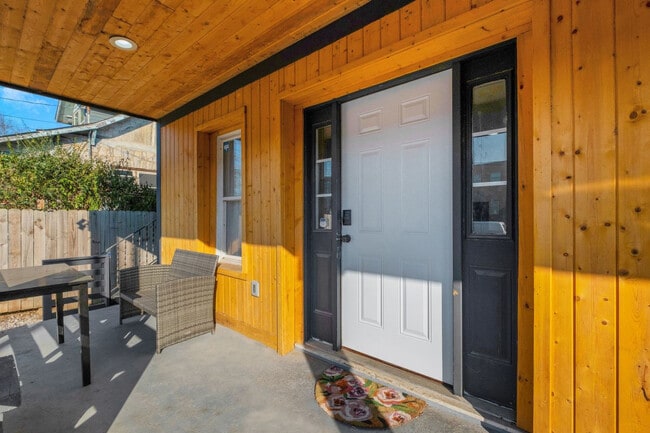 Building Photo - 69B Donelson St