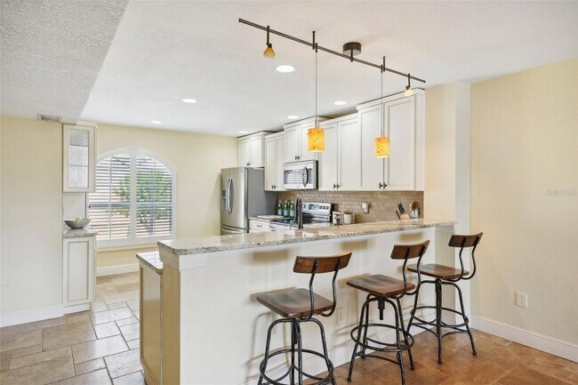 Building Photo - 637 Pinellas Bayway
