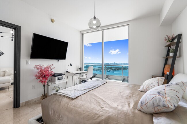 Building Photo - 900 Biscayne Blvd